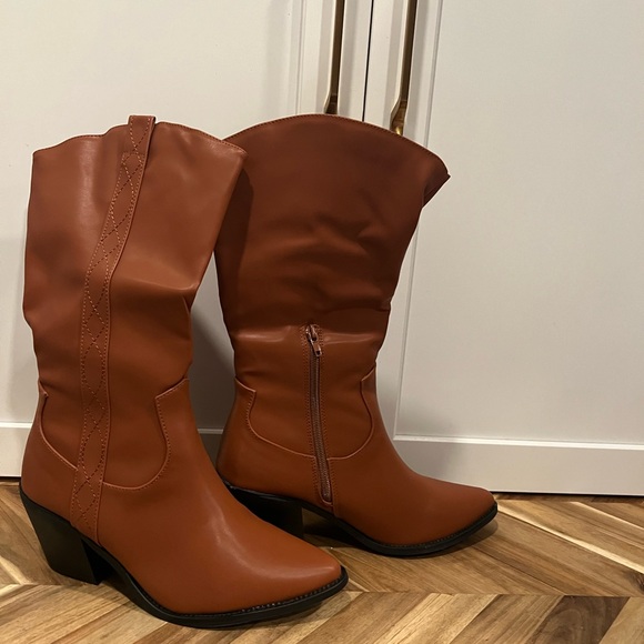 NIB Chase and Chloe 8.5 almond toe boots in brown - Picture 2 of 8